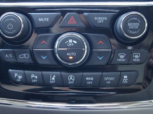 Used 2020 Jeep Grand Cherokee Overland image 30