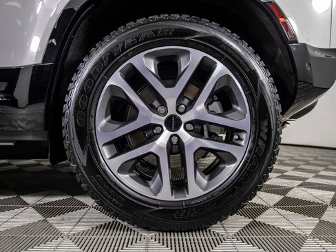 Used 2026 Land Rover Defender 110 X-Dynamic SE AWD/4WD image 42