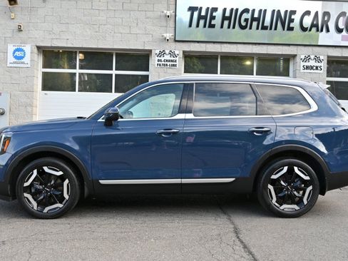 Used 2025 Kia Telluride S FWD image 3