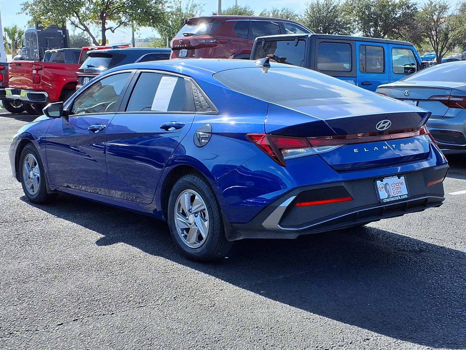 Certified 2024 Hyundai Elantra SE FWD image 3