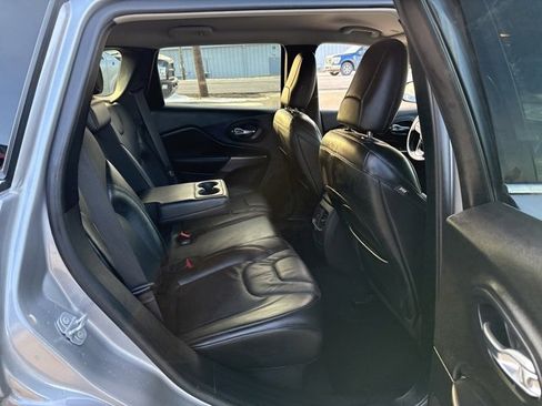 Used 2020 Jeep Cherokee Limited image 12