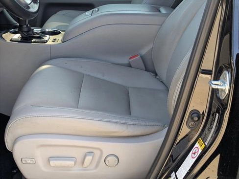 Used 2019 Toyota Highlander XLE image 17