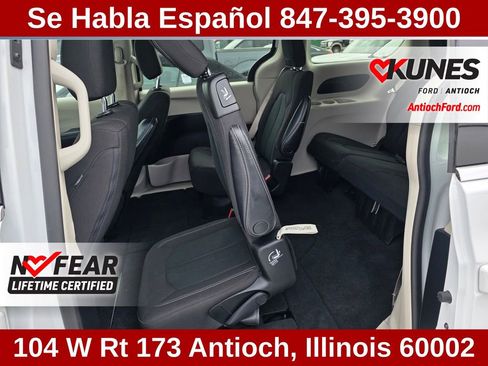 Used 2023 Chrysler Voyager LX image 29