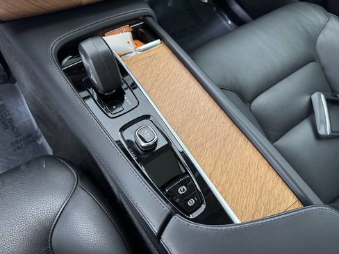 Used 2024 Volvo XC90 B6 Core w/ Protection Package Premier image 27