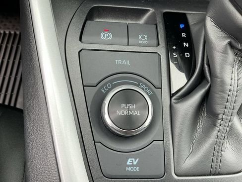 Certified 2025 Toyota RAV4 XLE AWD/4WD image 26