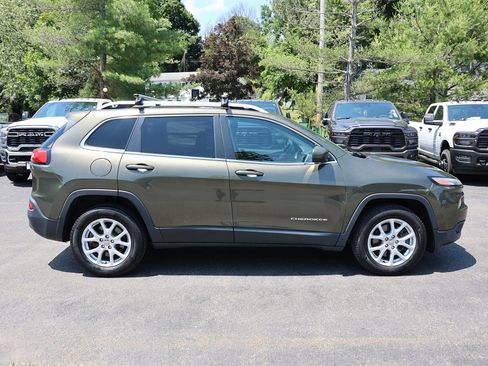 Used 2015 Jeep Cherokee Latitude w/ Cold Weather Group AWD/4WD image 8