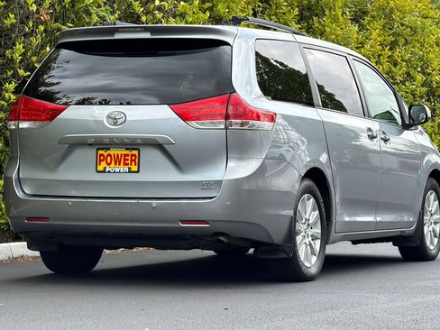 Used 2013 Toyota Sienna XLE AWD/4WD image 4