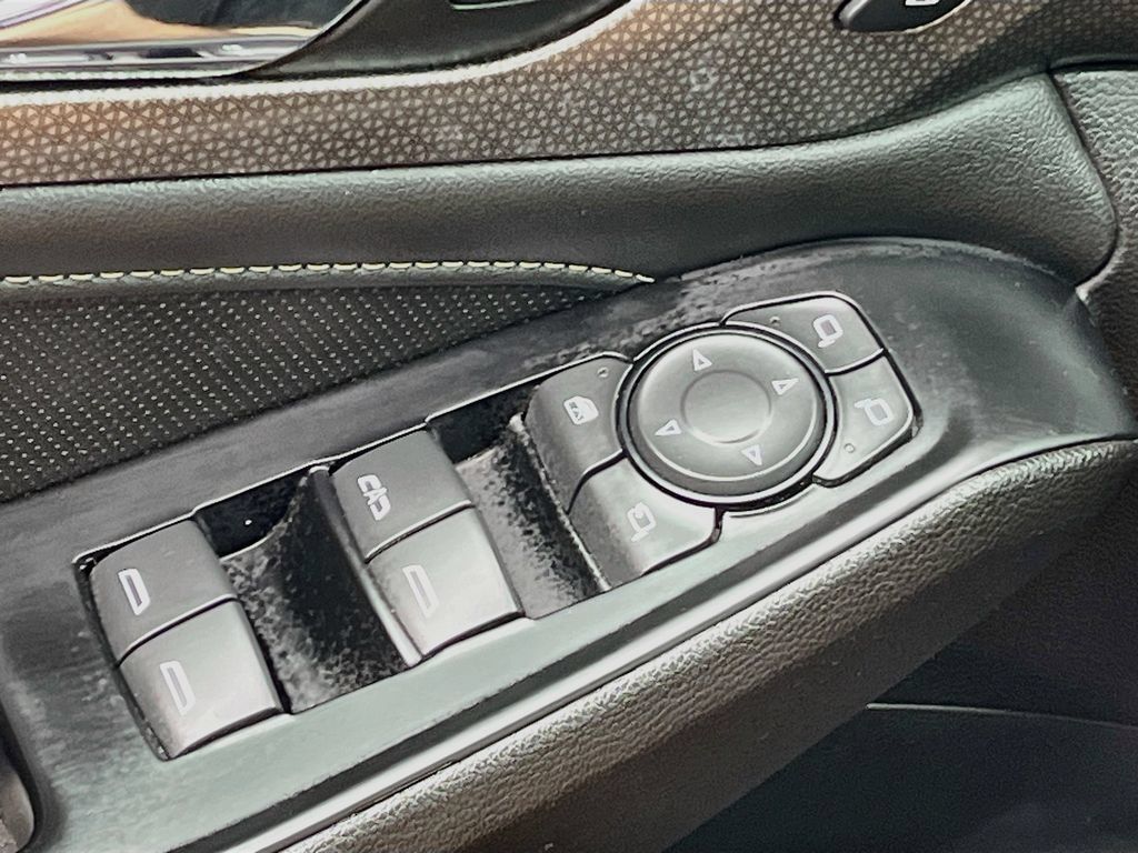 Used 2023 Chevrolet Traverse Premier w/ Redline Edition AWD/4WD image 18