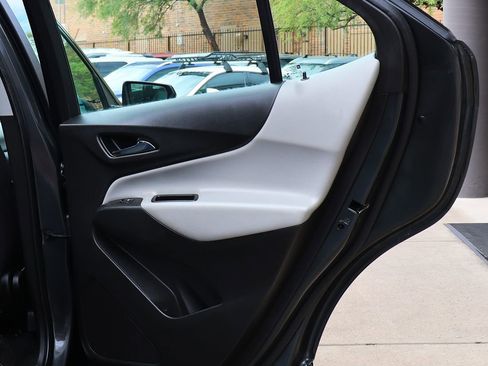 Used 2021 Chevrolet Equinox LS FWD image 26