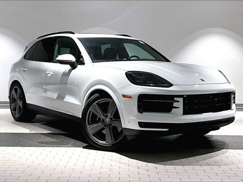 Used 2025 Porsche Cayenne image 12