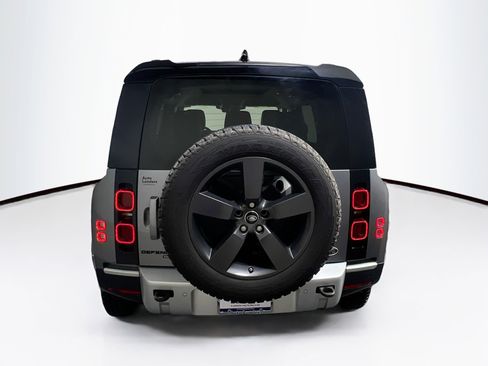 Used 2020 Land Rover Defender 110 SE image 6