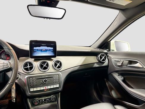 Used 2019 Mercedes-Benz GLA 250 4MATIC w/ Premium Package image 26