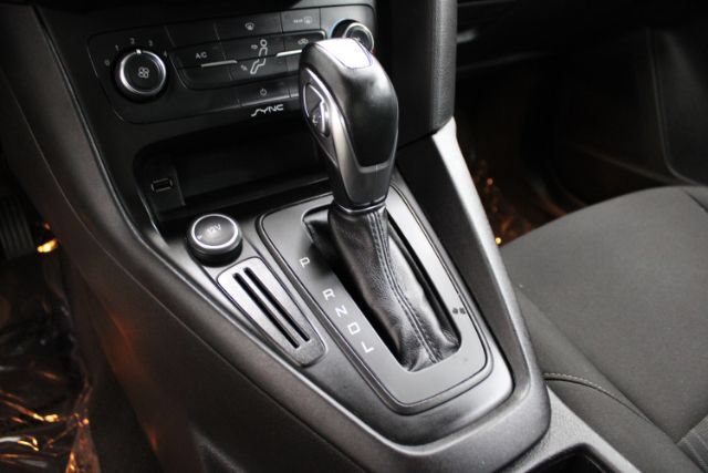 Used 2015 Ford Focus SE FWD image 12