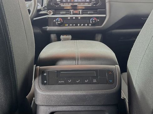 Used 2024 Nissan Pathfinder SV FWD image 30