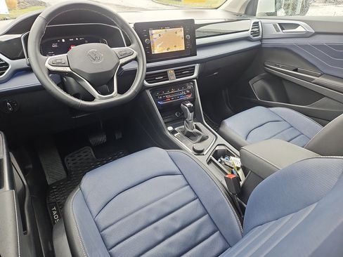 Used 2025 Volkswagen Taos SEL AWD/4WD image 3