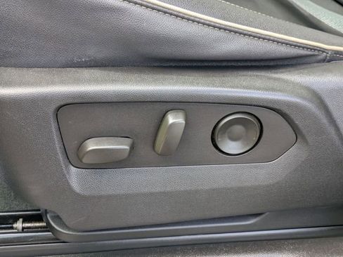 Used 2023 GMC Yukon SLT image 27