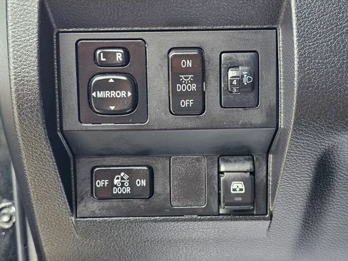 Used 2014 Toyota Tundra SR5 w/ SR5 Upgrade Package AWD/4WD image 21