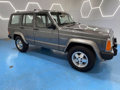 Used 1990 Jeep Cherokee Laredo RWD image 62