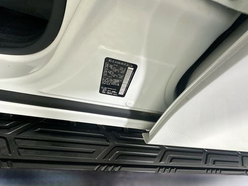 Used 2024 Nissan Armada SL w/ Captain's Chairs Package image 12