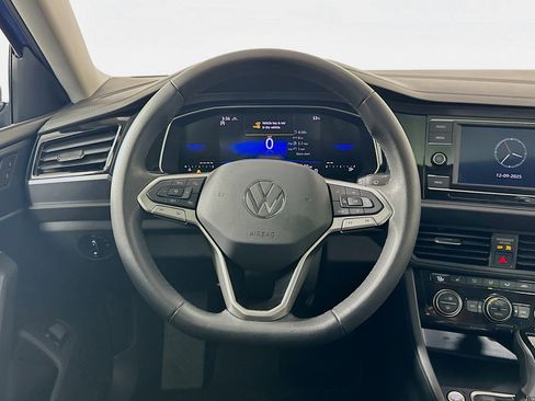 Used 2024 Volkswagen Jetta SE w/ Panoramic Sunroof Package image 17