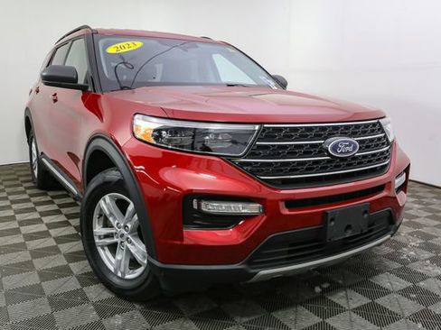 Used 2023 Ford Explorer XLT w/ Equipment Group 202A AWD/4WD image 3