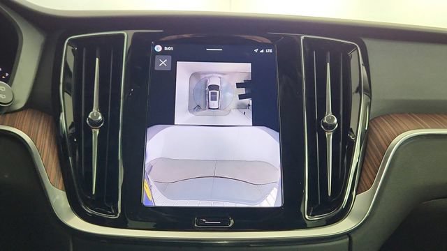 Certified 2026 Volvo V60 B5 Cross Country Plus w/ Climate Package AWD/4WD image 19