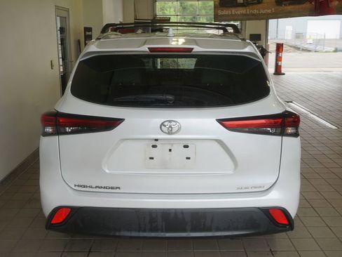 Used 2023 Toyota Highlander XLE AWD/4WD image 16