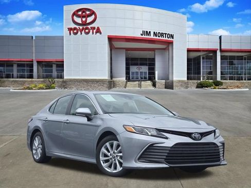Used 2024 Toyota Camry LE w/ Convenience Package FWD image 1