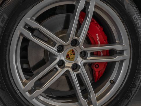 Used 2018 Porsche Macan Turbo w/ Premium Package Plus image 31