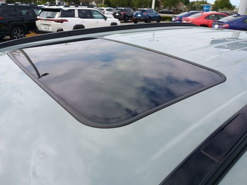 Used 2021 Toyota RAV4 XLE Premium image 9