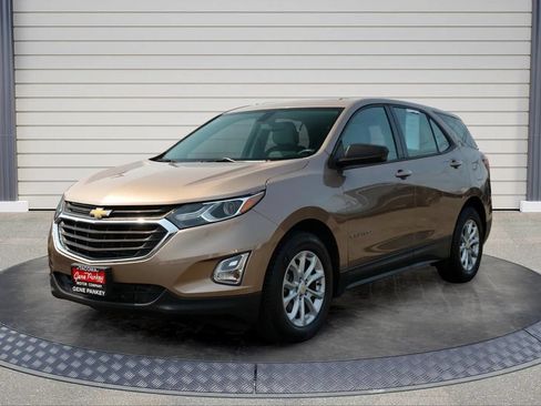 Used 2019 Chevrolet Equinox LS FWD image 3
