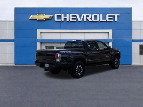 Used 2022 Toyota Tacoma TRD Off-Road w/ Technology Package image 5