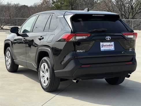 Used 2024 Toyota RAV4 LE image 4