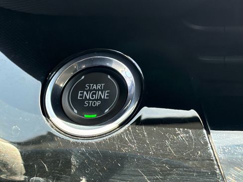 Used 2025 Buick Envision Preferred AWD/4WD image 23