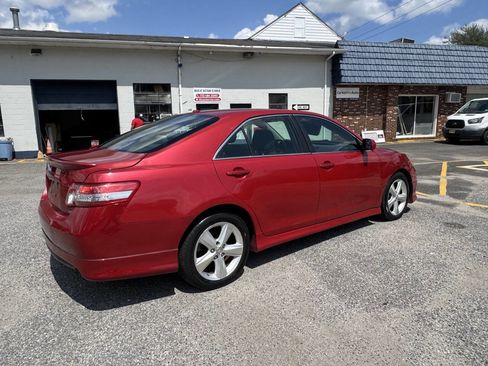 Used 2010 Toyota Camry SE image 4