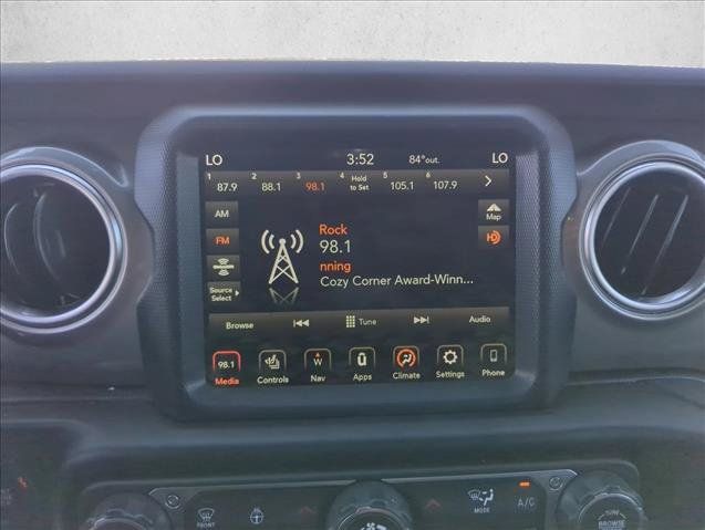 Used 2022 Jeep Wrangler Unlimited Sahara w/ Cold Weather Group AWD/4WD image 13