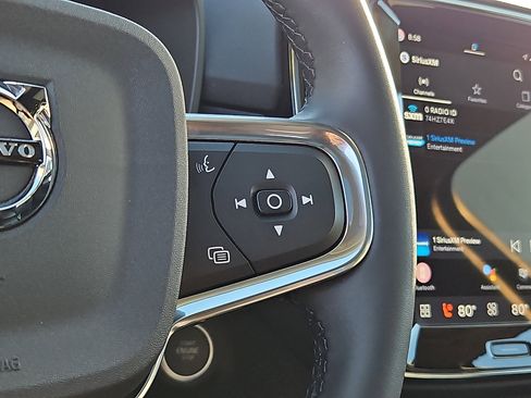 Certified 2023 Volvo XC40 B5 Plus image 23