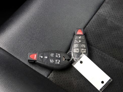 Used 2019 Dodge Grand Caravan SXT FWD image 32
