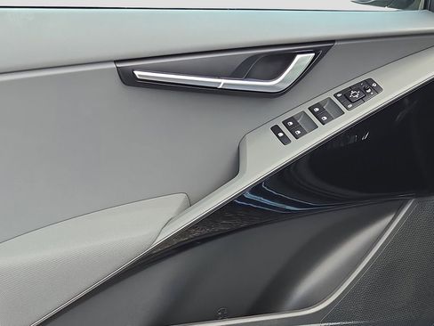 New 2025 Kia Niro EX Touring image 15