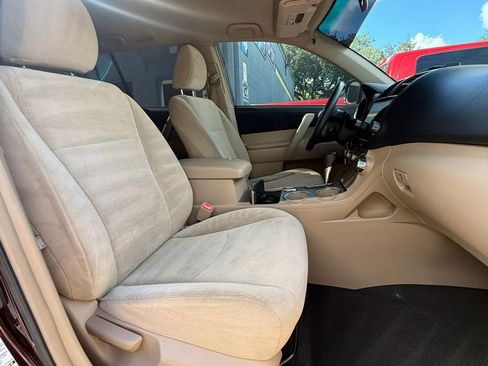 Used 2011 Toyota Highlander 4WD w/ Tech Pkg image 19