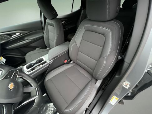 New 2026 Chevrolet Equinox EV LT image 17