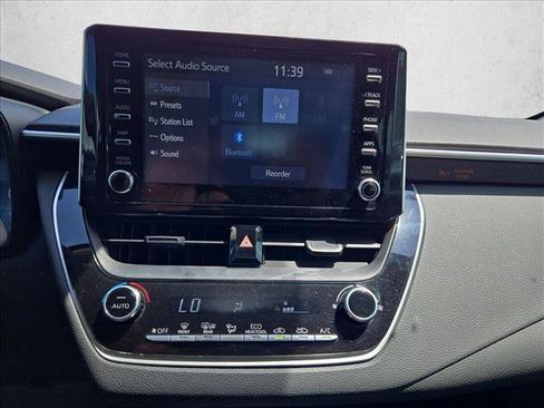 Used 2020 Toyota Corolla LE FWD image 15