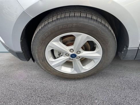 Used 2020 Ford Edge SE image 12