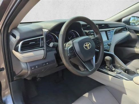 Used 2018 Toyota Camry LE image 12