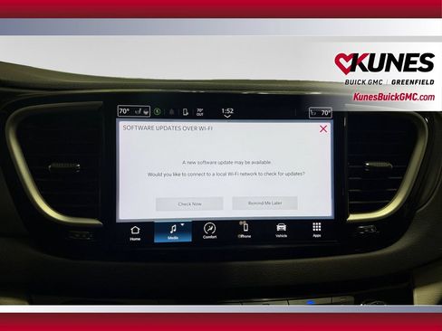 Used 2024 Chrysler Pacifica Touring-L FWD image 26