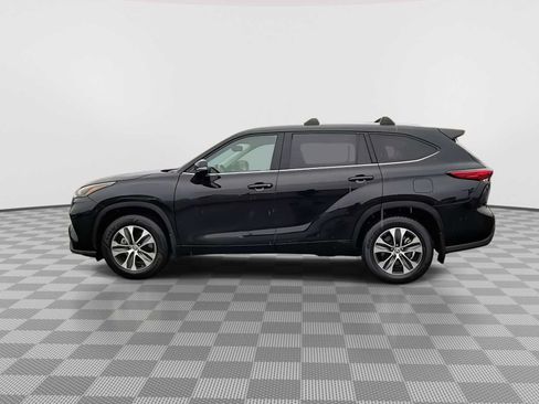 Used 2022 Toyota Highlander XLE FWD image 5