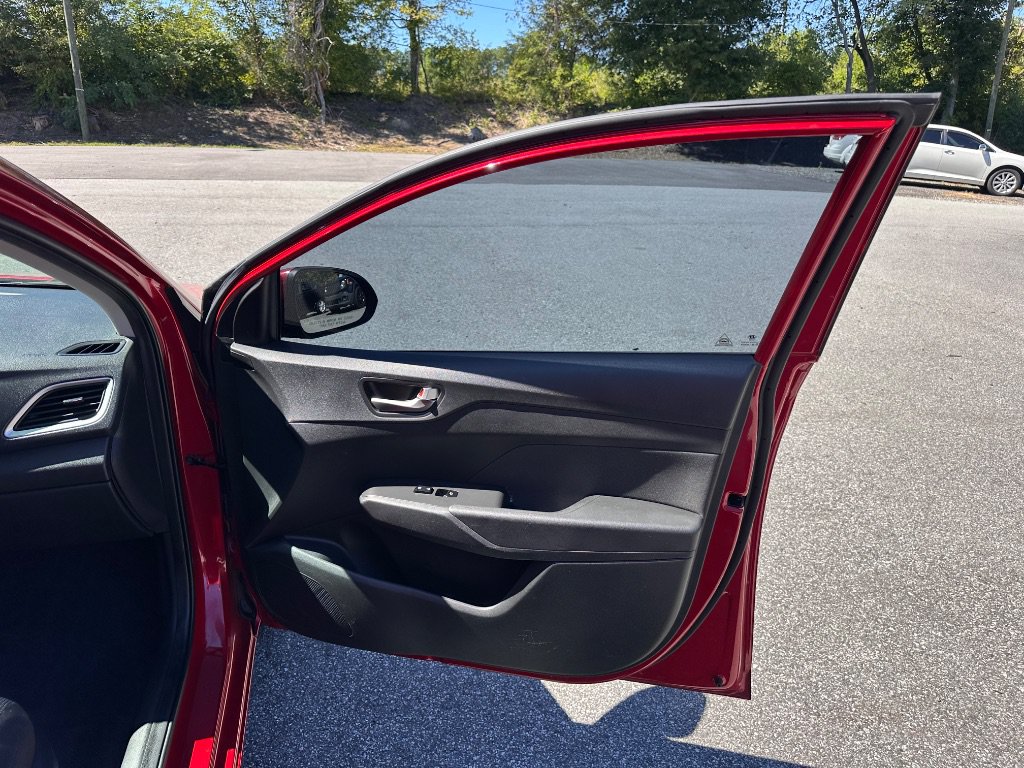 Used 2022 Hyundai Accent SE FWD image 21