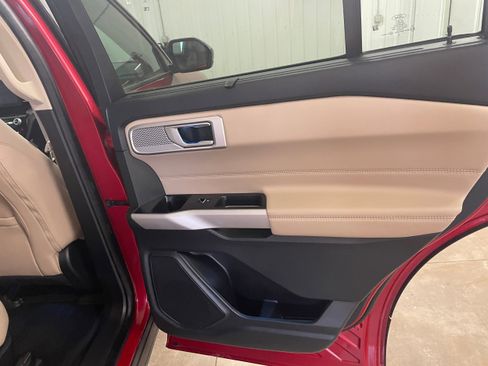 Used 2022 Ford Explorer Limited w/ Class IV Trailer Tow Package image 28