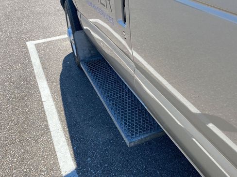Used 2007 Ford E-350 and Econoline 350 XL RWD image 7