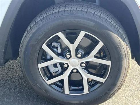 Certified 2024 Jeep Grand Cherokee L Limited image 9